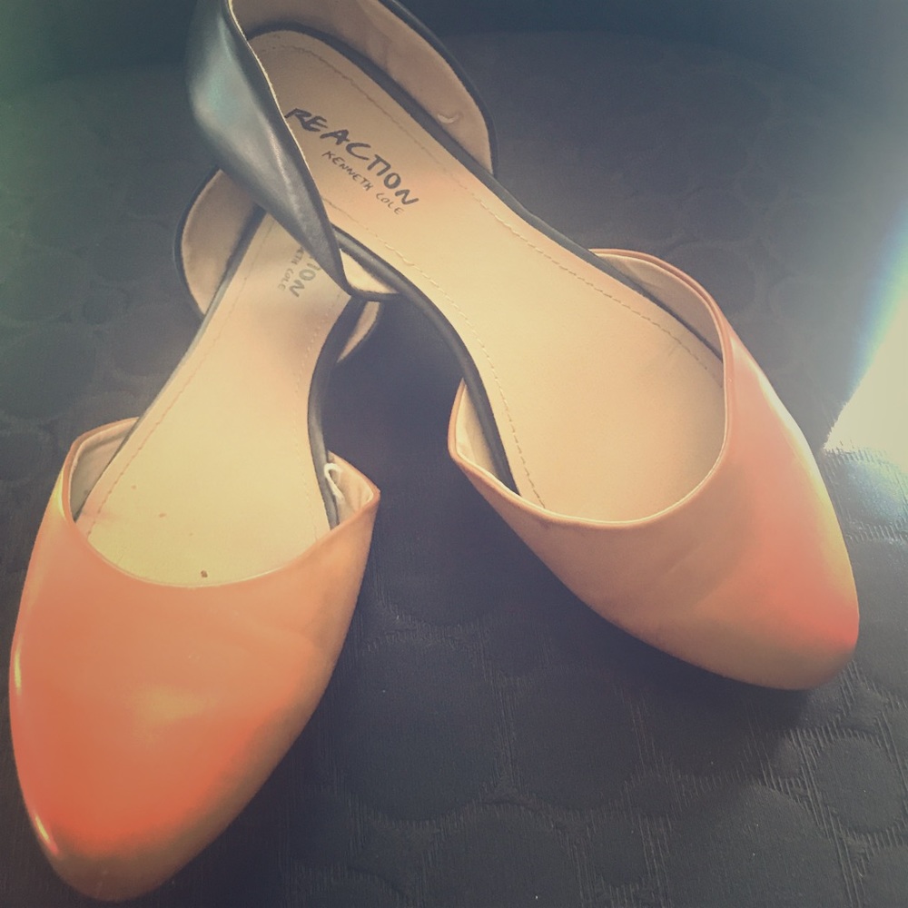 Kenneth Cole reaction flats black and tan