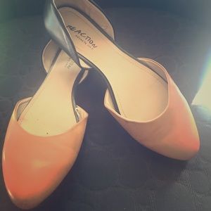 Kenneth Cole reaction flats black and tan