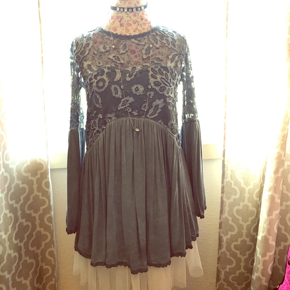 Pol 3D Lace Bell Sleeve Blouse