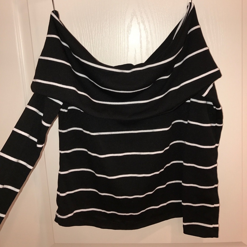 Zara: brand new (w/ tag) off-the-shoulder sweater