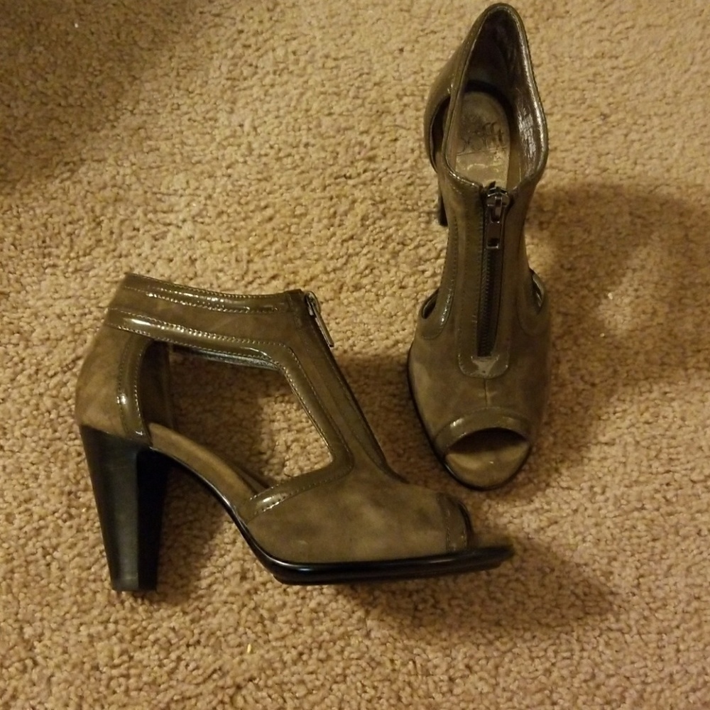 Suede sofft sandal dress shoes