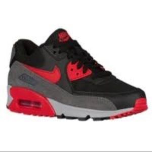 Nike woman's air max size 6 1/2