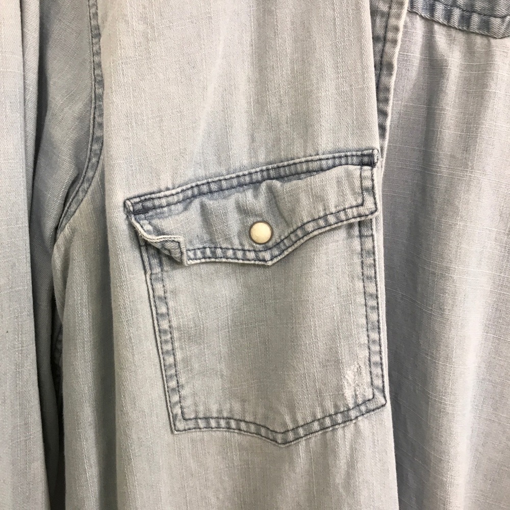 Chambray blue long sleeve button up shirt.