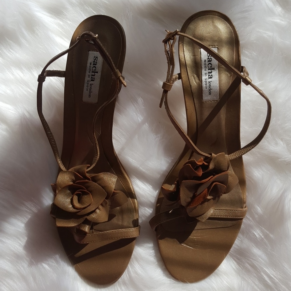 🆕Heels by Sacha London size 10 B