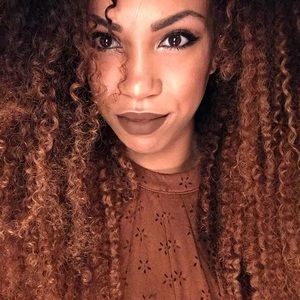 Meet your Posher, Ebony