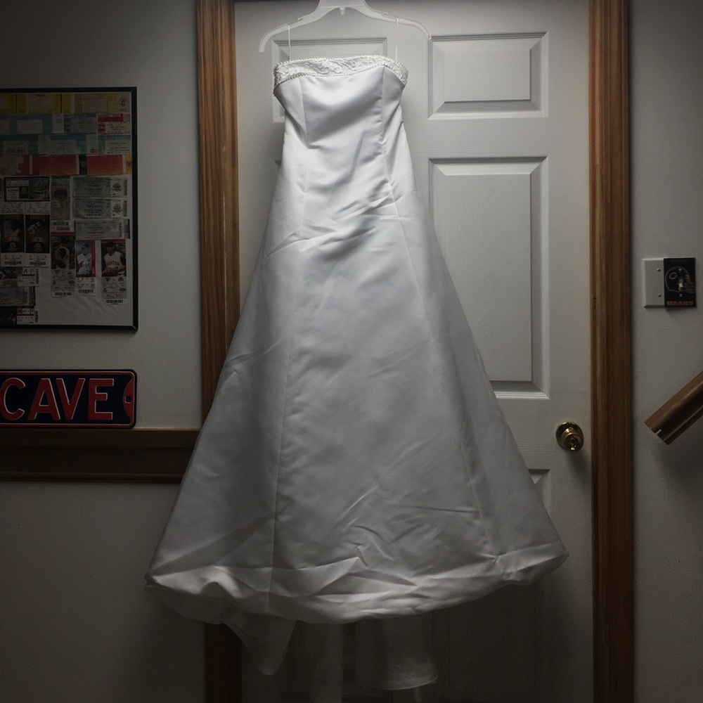 Strapless wedding dress