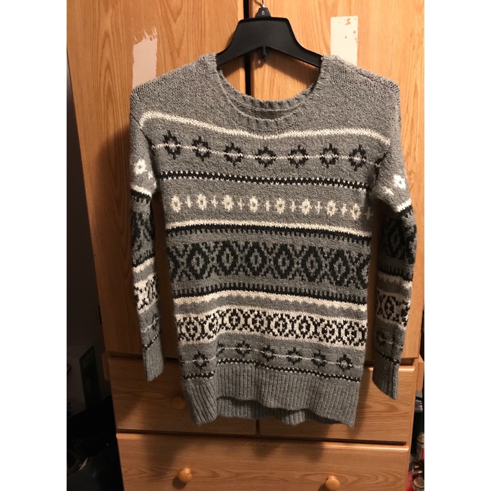 American Eagle Sweater