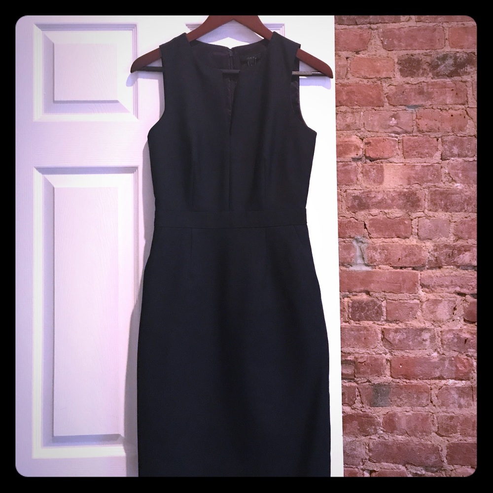 Navy, size 0, wool, form fitting business dress