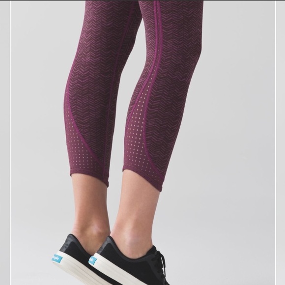 NWT Lululemon Transcend Crop - Picture 7 of 8