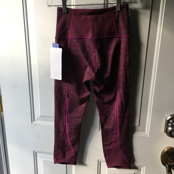 NWT Lululemon Transcend Crop - Picture 3 of 8