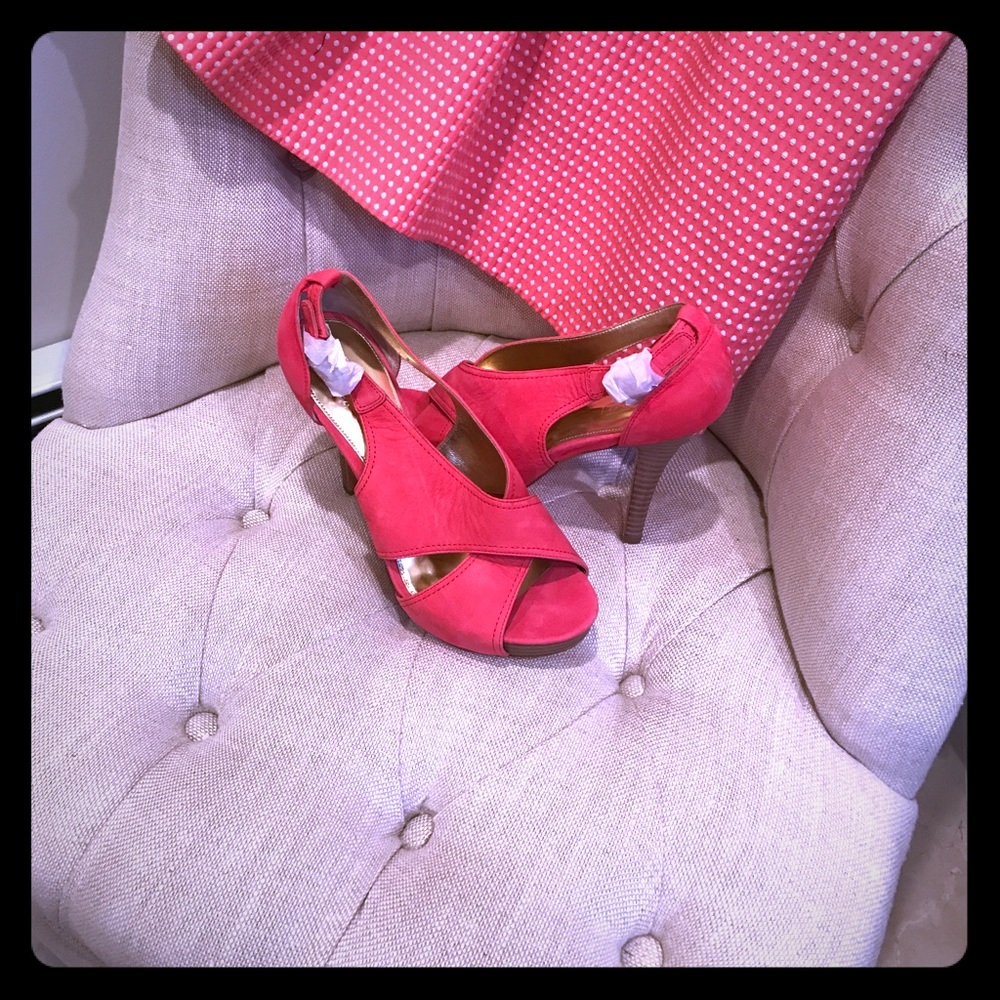 Coach NWT coral suede pumps