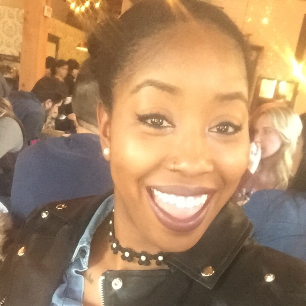 Meet your Posher, Nia