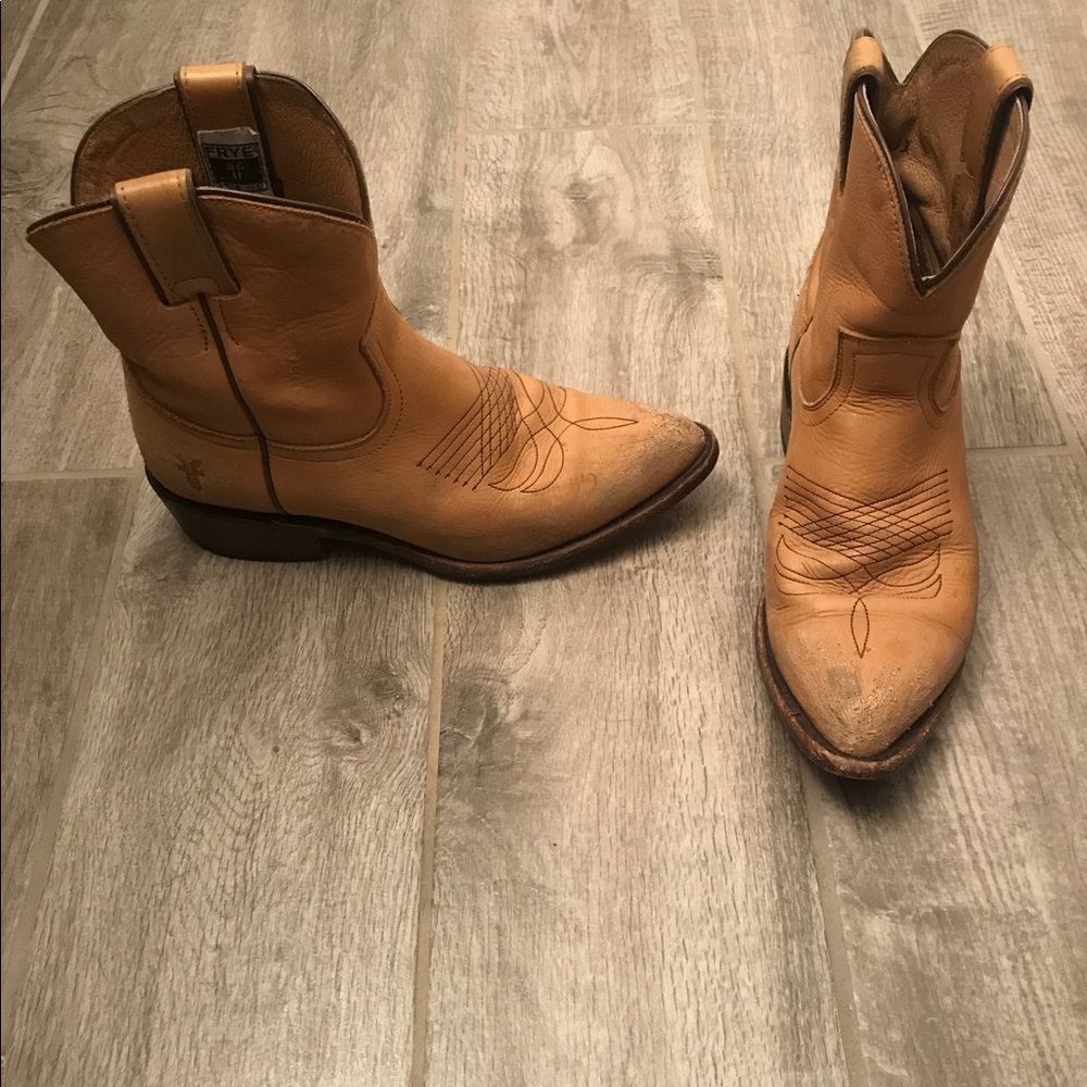 Frye Billy Short Boots Distressed Tan size 7