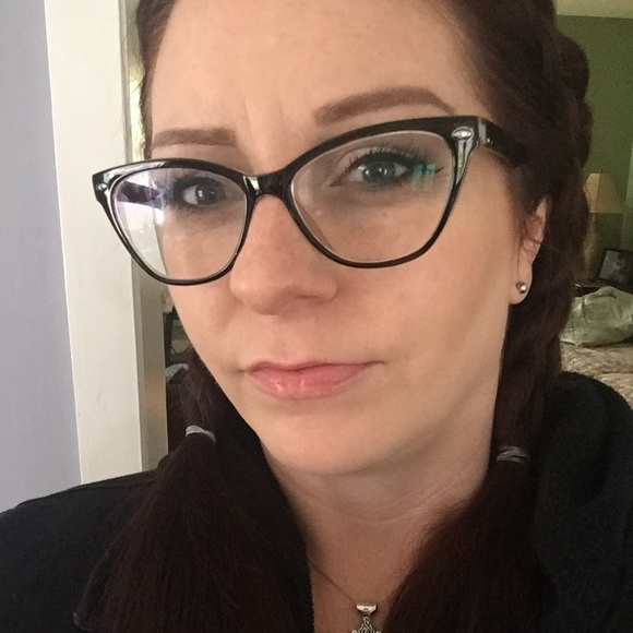 Meet your Posher, Kristin - Picture 2 of 2