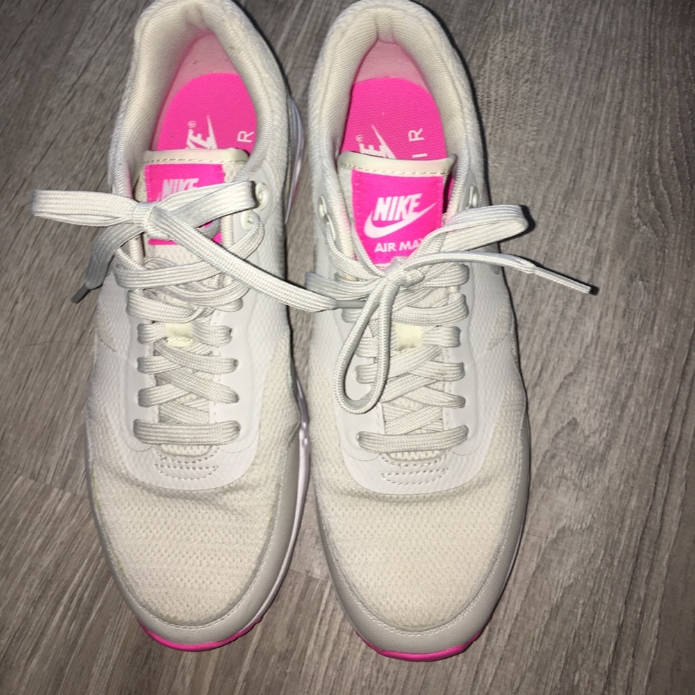 Woman's Nike airmax