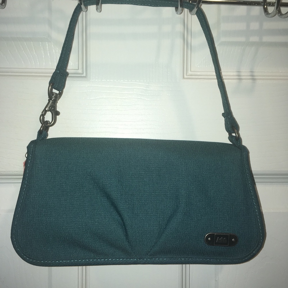 REI belltown wallet wristlet