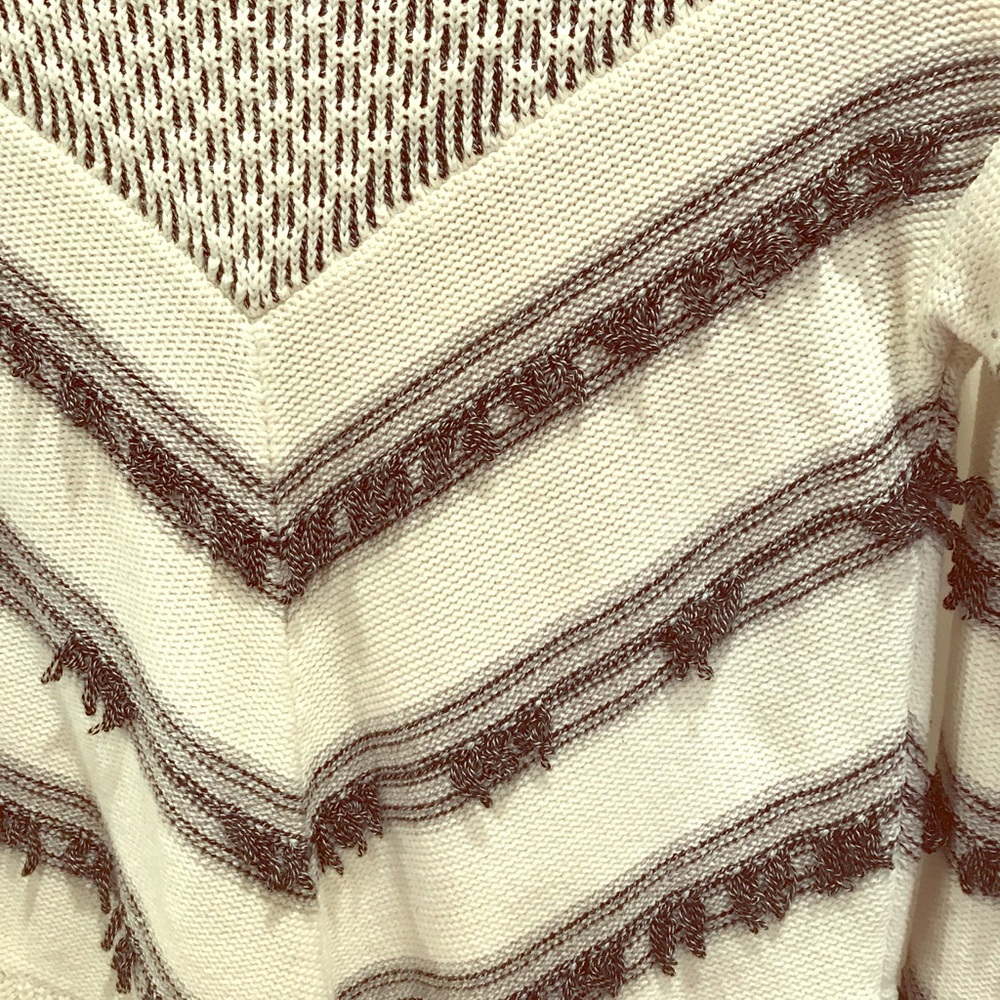 BR Textured fashion forward sweater