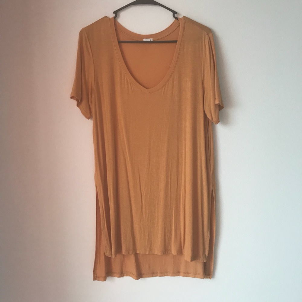 Yellow short sleeve shirt