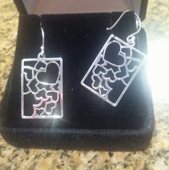 925 Sterling Silver Stamped Heart Earrings - Picture 1 of 2