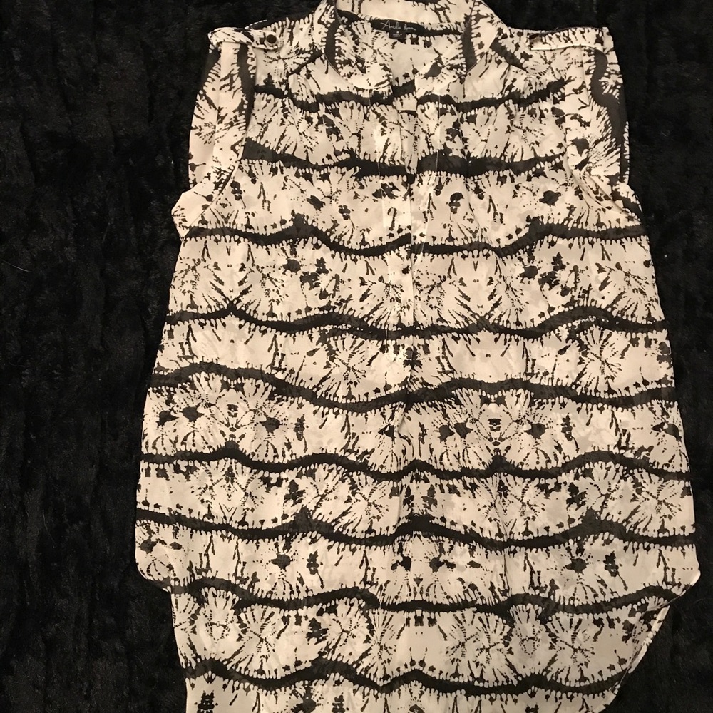 Black and white sleeveless blouse