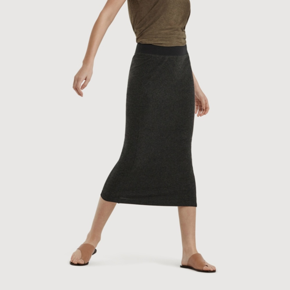 LONG AND LEAN PENCIL SKIRT CONTOUR FIT
