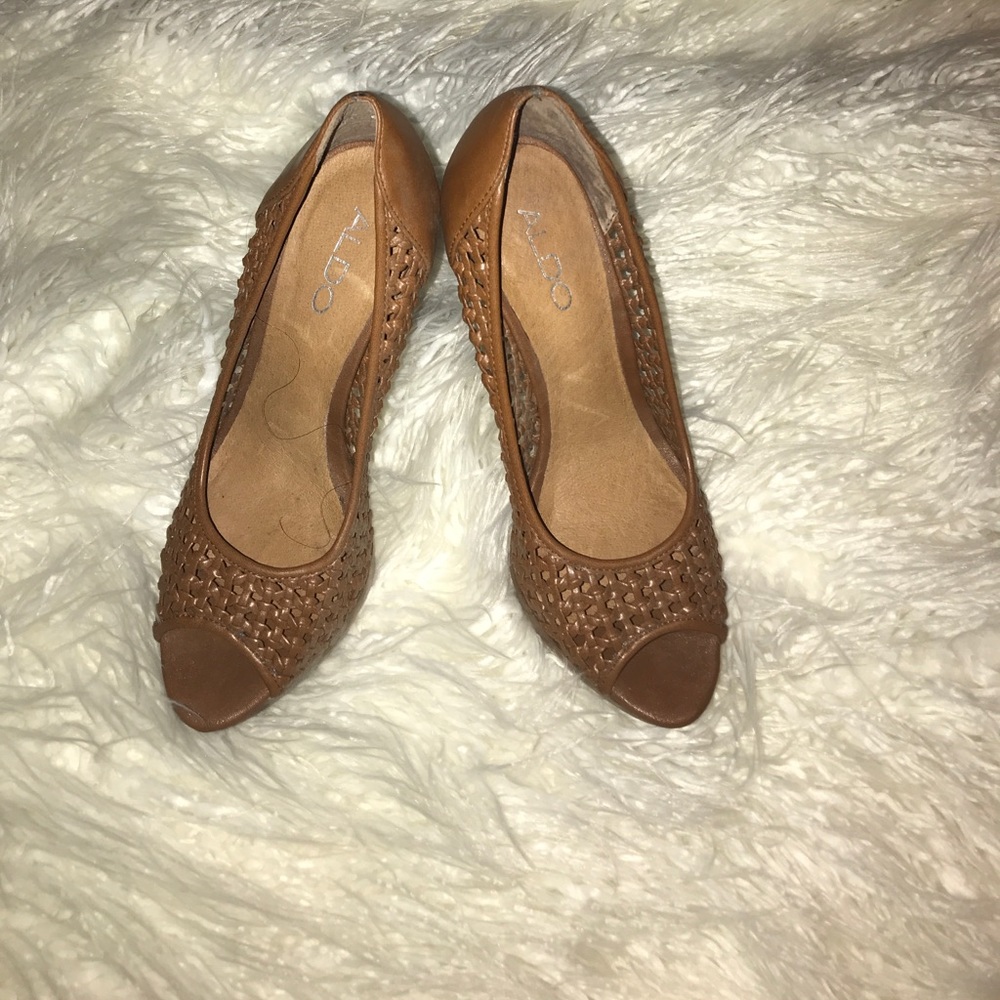 Open toe pumps