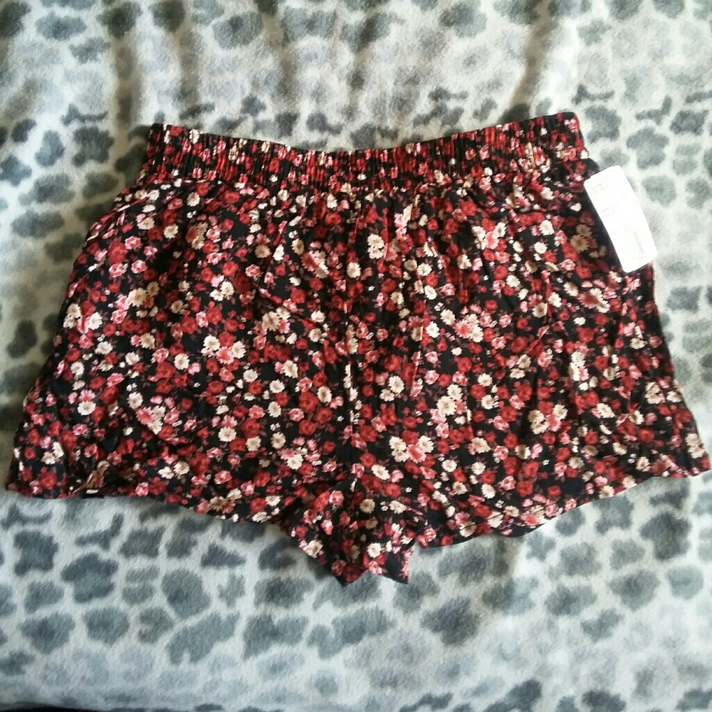 Floral Shorts with Pockets NWT