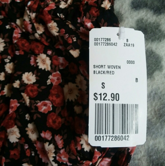 Floral Shorts with Pockets NWT - Picture 3 of 3