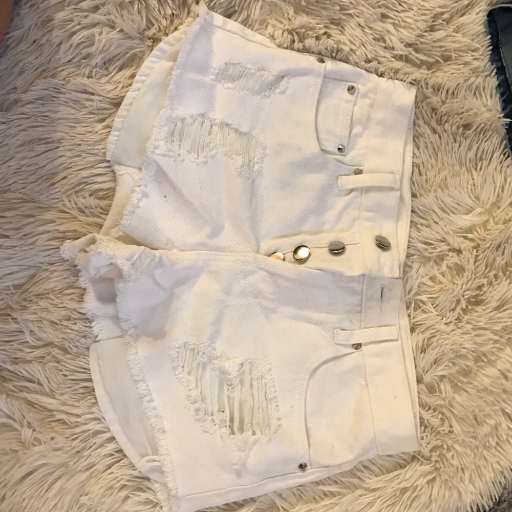 Shorts - Picture 3 of 4