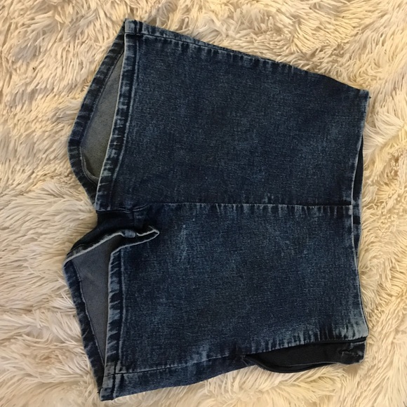 Shorts - Picture 2 of 4