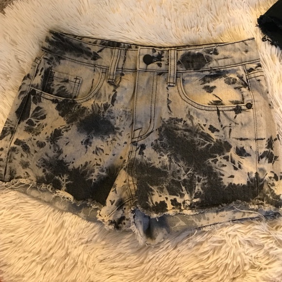 Shorts - Picture 4 of 4