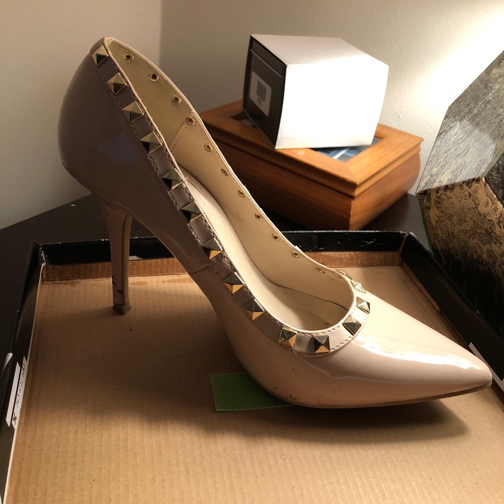 Tan closed toe heel with gold embellishments