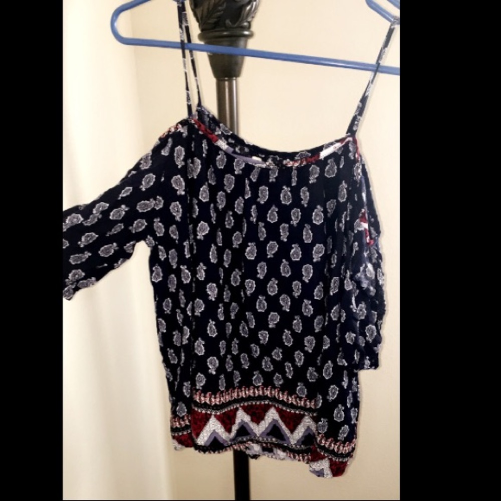 Boutique cold shoulder top