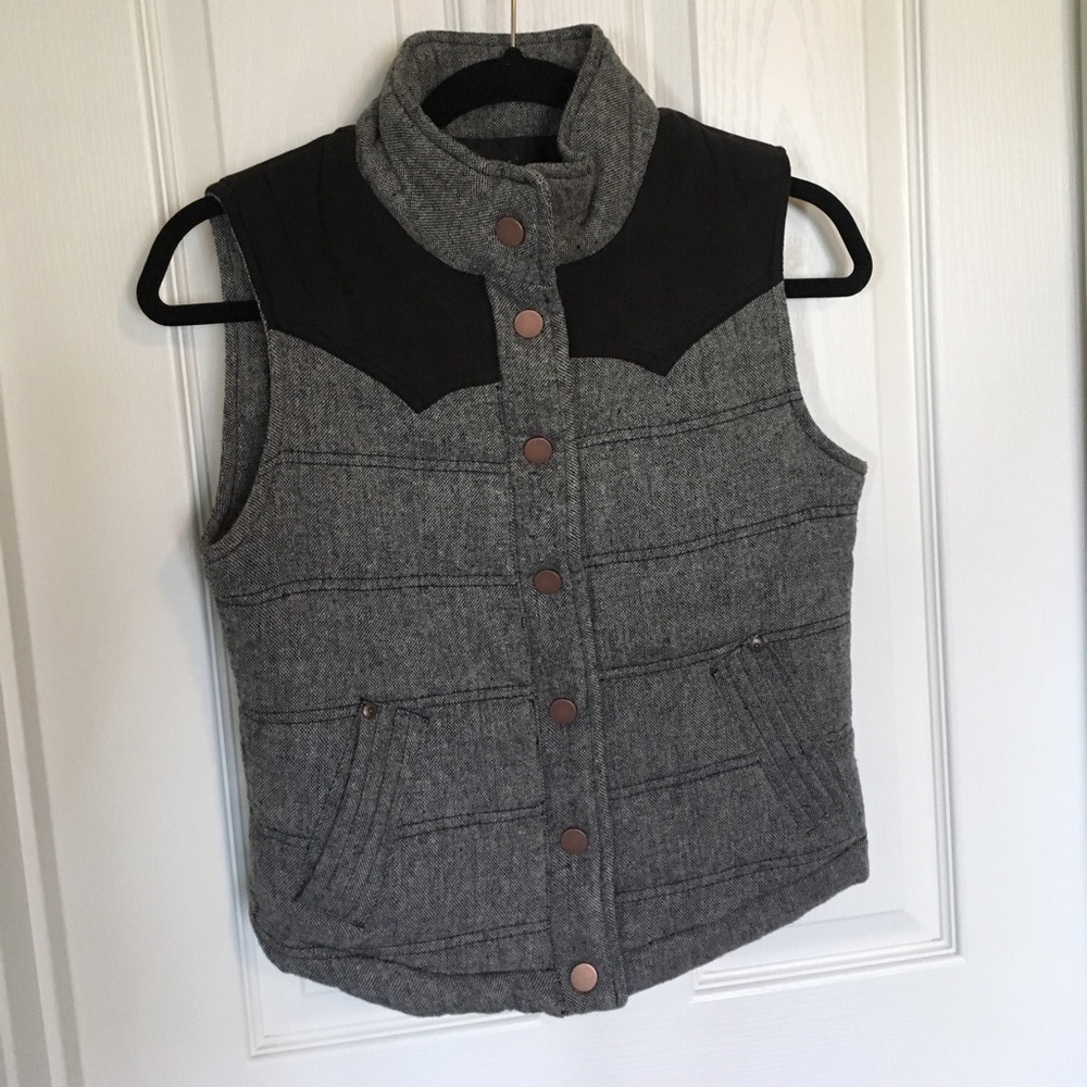 Snap up vest