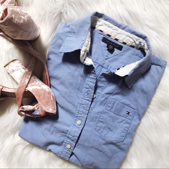 ⭐️Tommy Hilfiger Denim Chambray Button Up⭐️ - Picture 1 of 6