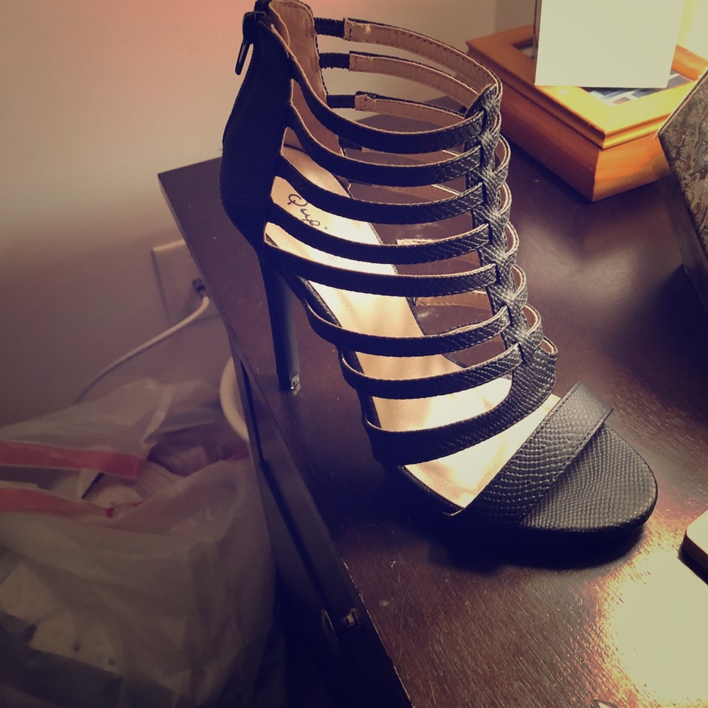 Black zip up open toed heel