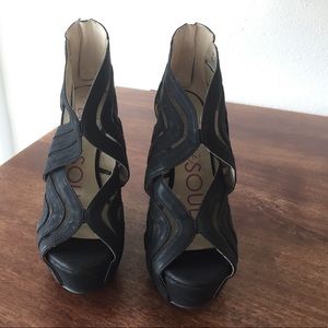 Never Worn Black platform wedges