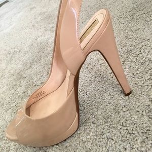 Jessica Simpson nude heels