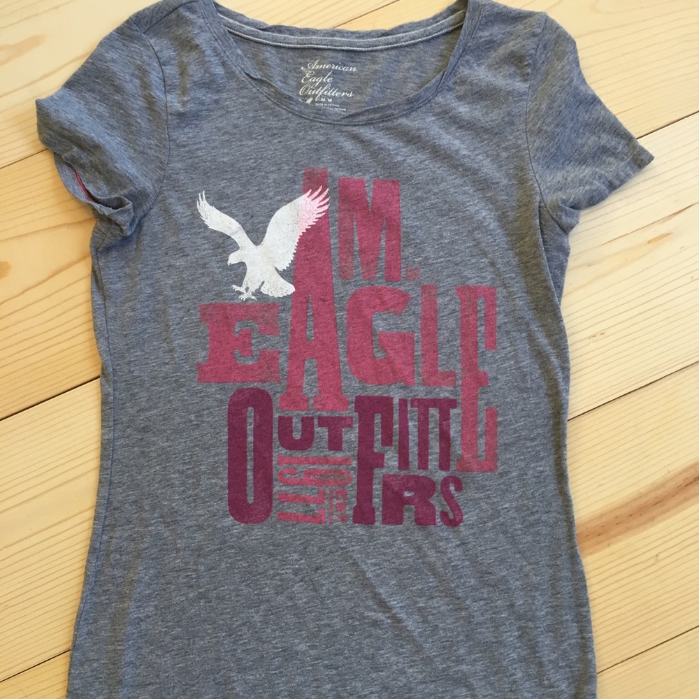 Worn Once. Like new. AEO Short sleeve scoop neck T