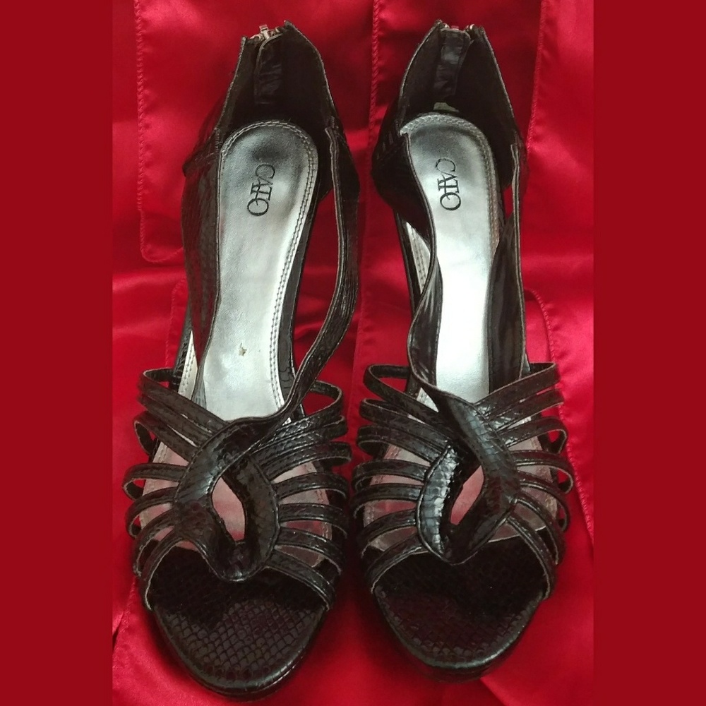 Heels - Picture 3 of 4