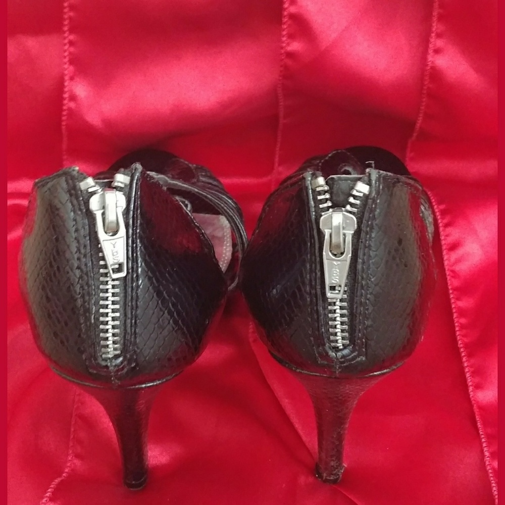 Heels - Picture 4 of 4