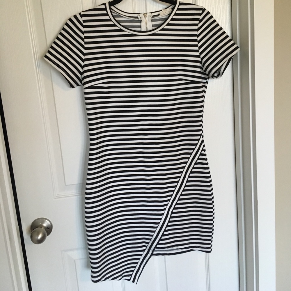 Asymmetrical hem black/white fitted dress