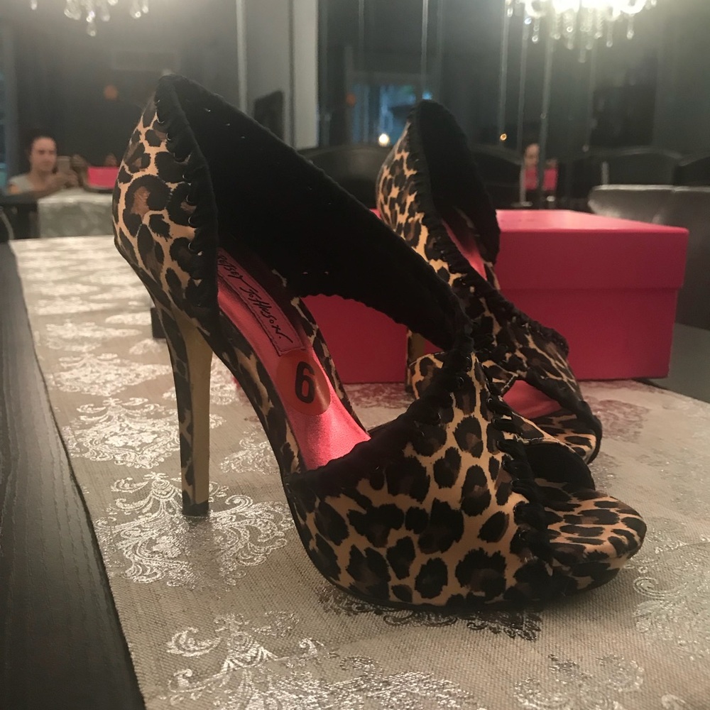 Sexy Betsy Johnson Never worn sandals/pumps
