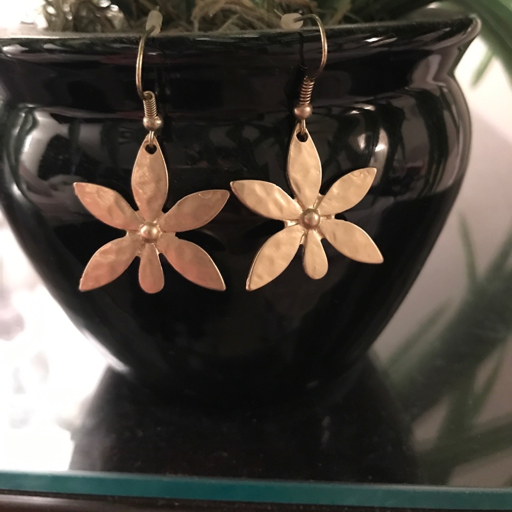 Gold Floral Fashion Earrings