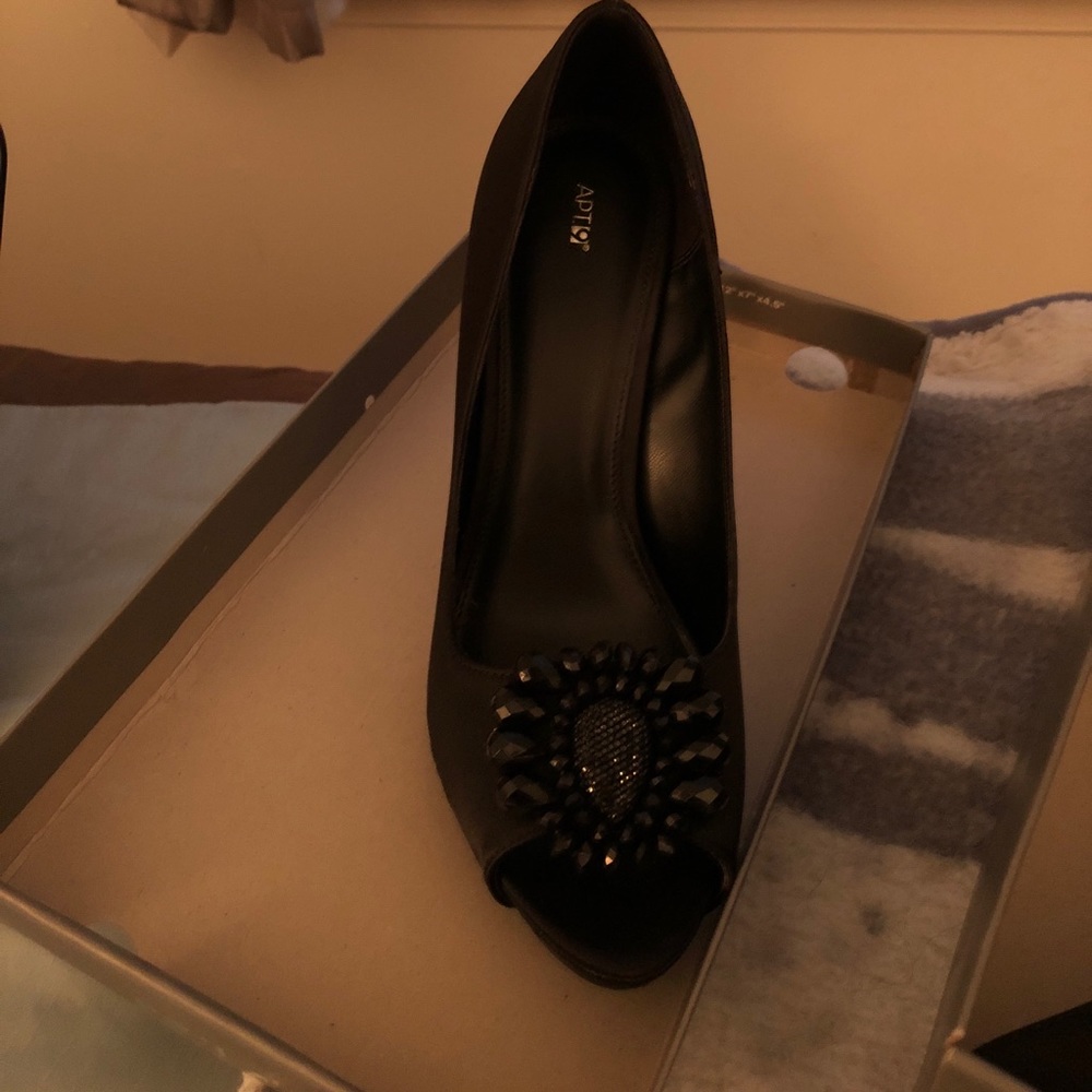 Open toed black flower embellished heel