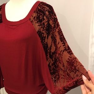 Bloomingdales Size M-L Top! Maroon, Velvet Sleeves