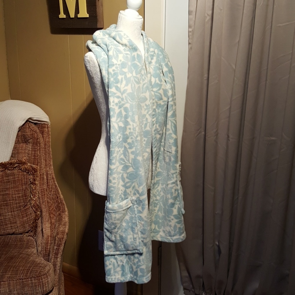 Cozy Fleece Shawl with Pockets