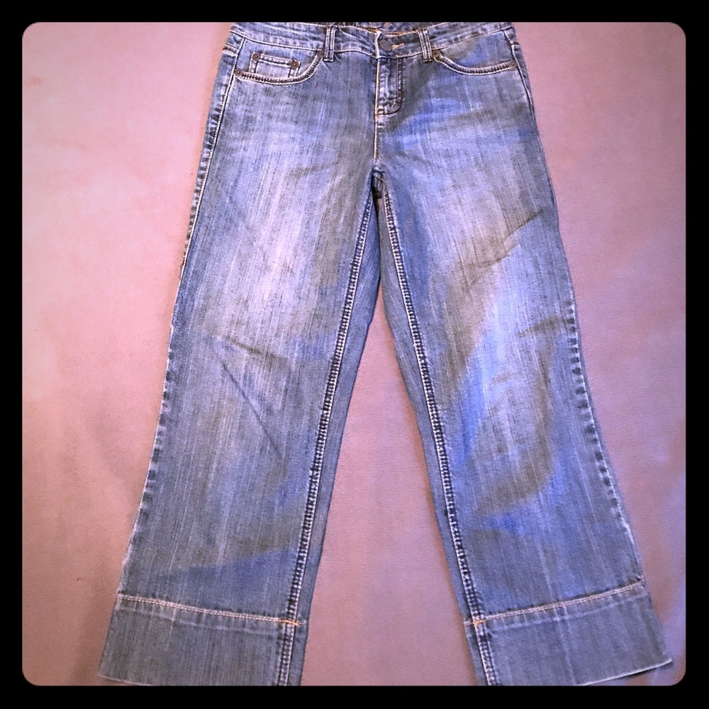 Tommy Hilfiger size 4 Capri jeans we ship fast