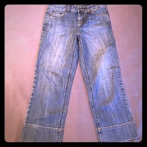 Tommy Hilfiger size 4 Capri jeans we ship fast