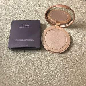 Tarte Amazonian clay highlighter!